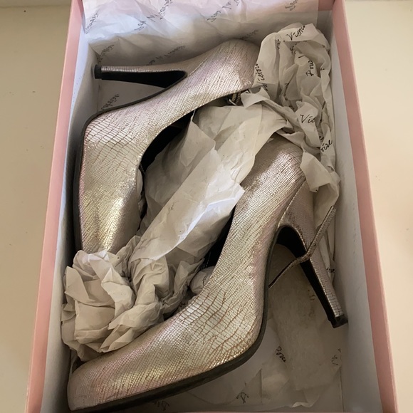 Intermix Pour La Victoire Silver Snake Mary Jane Heels - Picture 4 of 7